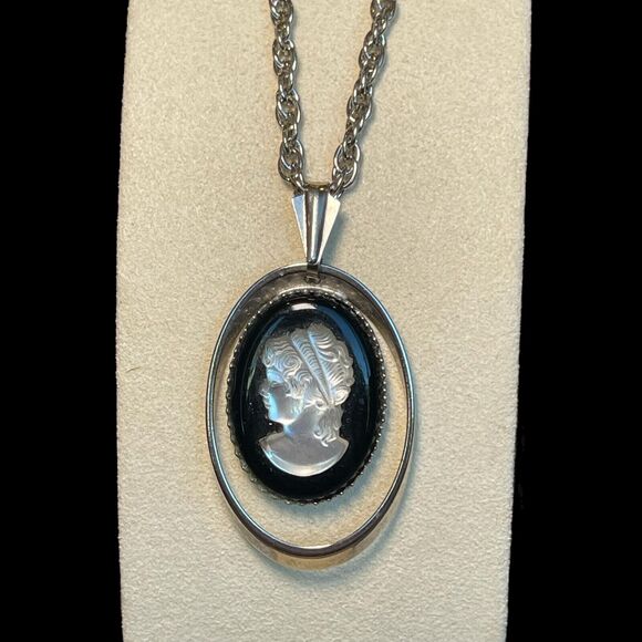 Vtg Iridescent Frosted Glass Cameo Pendant Necklace Silver Tone 24” Rope Chain - Picture 2 of 7